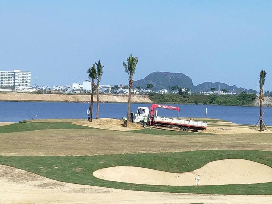 Thi công sân golf ven biển